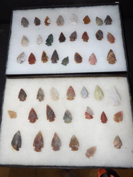 LOT OF 44 ARROWHEADS (1 of 7)