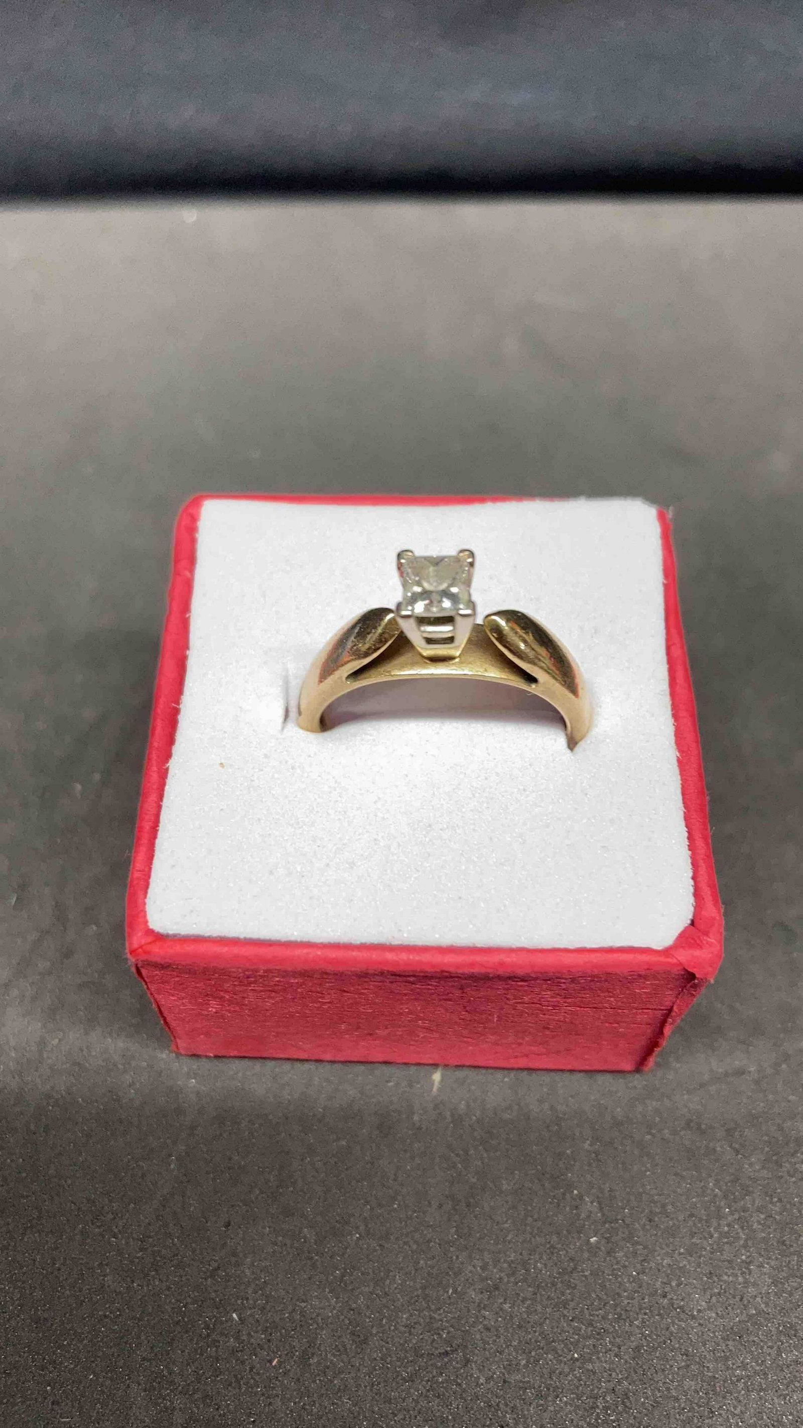 10K Gold Ring w/ Diamond (1 of 5)