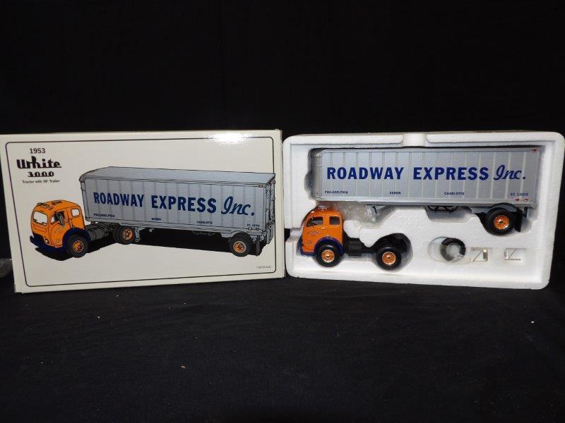First Gear Roadway Express Advertising 1953 White 3000 Tractor w/ 30' Trailer (1 of 3)