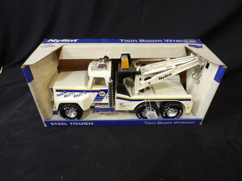 Nylint Napa Auto Parts Twin Boom Wrecker (1 of 3)