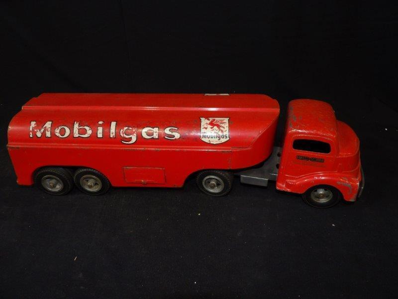 Vintage Smith Miller Smitty Toys Mobiloil Pressed Steel Tanker Truck (1 of 6)