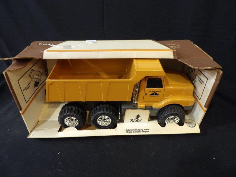 Ertl McClinton Anchor Construction Co. Automatic Dump Truck w/ Hydraulic Operating Dump Box (1 of 5)