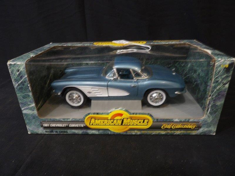 Ertl Collectibles American Muscle 1961 Chevrolet Corvette (1 of 4)