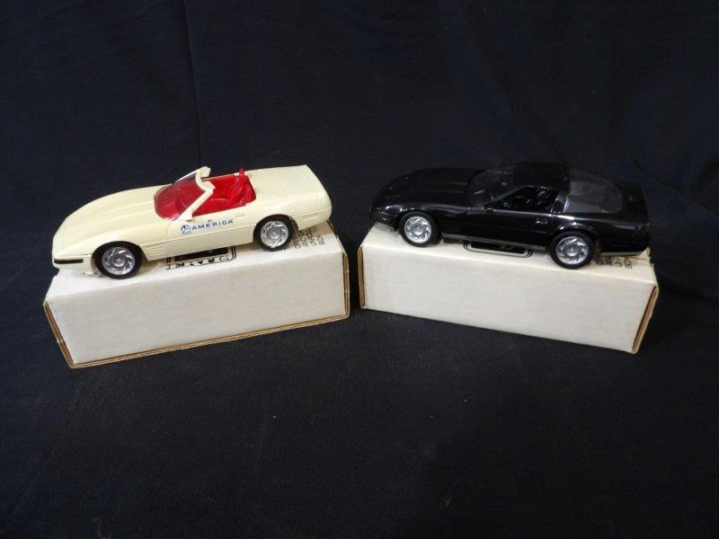 Lot of 2 Ertl AMT Promo Models 1992 Chevrolet Corvettes (1 of 6)