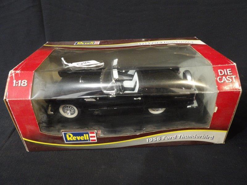 Revell 1956 Ford Thunderbird on Display (1 of 4)