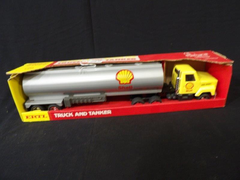 Ertl Shell Advertising Truck and Tanker (1 of 5)