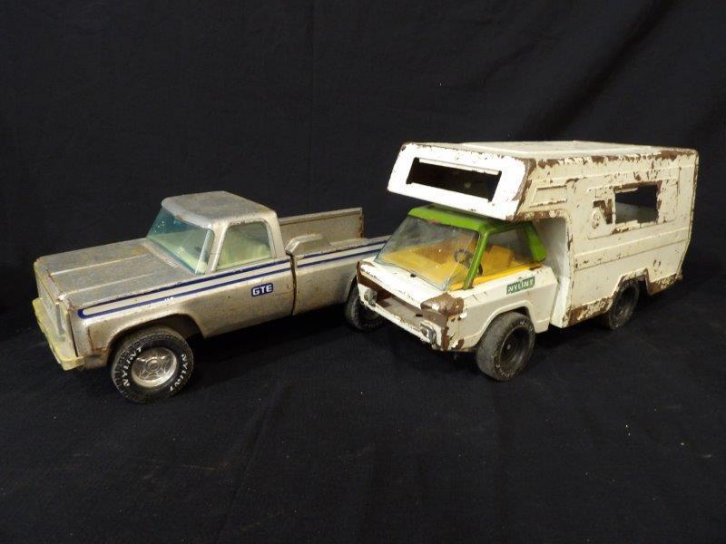 Lot of 2 Vintage Nylint Pressed Steel Toy GTE Truck and Camper (1 of 9)