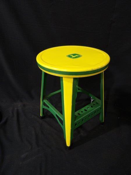 Vitnage John Deere Metal Stool (1 of 4)