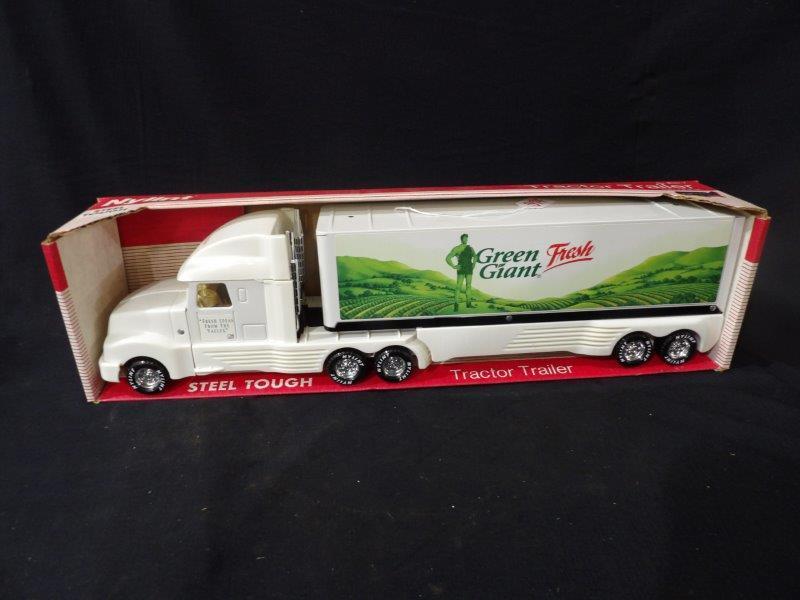 Nylint Green Giant Advertising Truck and Trailer (1 of 5)