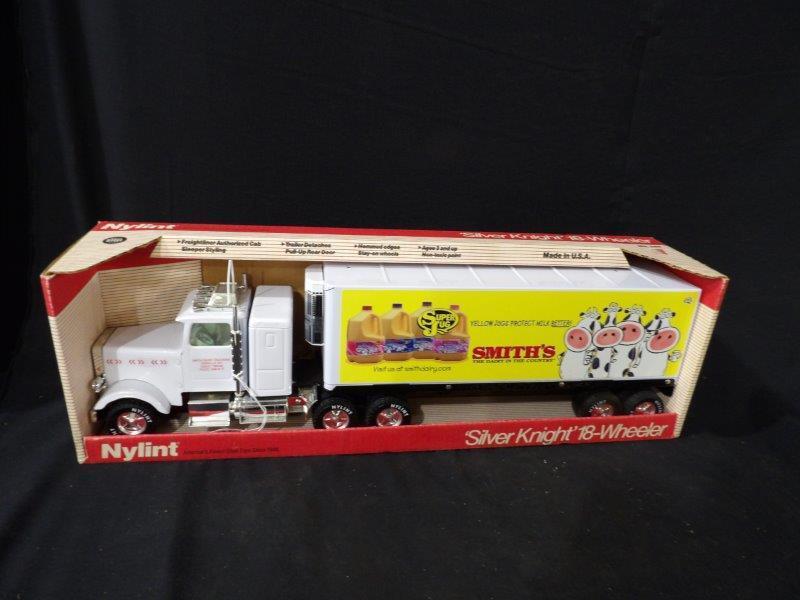 Nylint Smith's Dairy Advertising Silver Knight 18- Wheeler (1 of 6)
