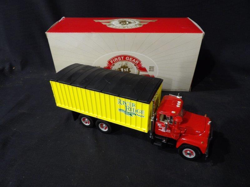 First Gear River Ridge Farms Mack R Model Grain Box: NIB 1/34 Scale