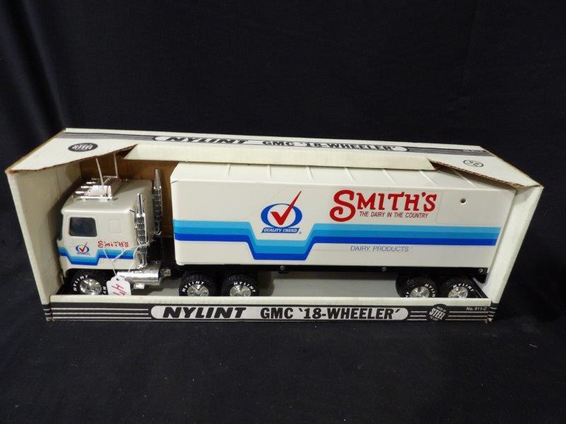 Nylint Smith's Dairy Advertising GMC 18- Wheeler (1 of 4)