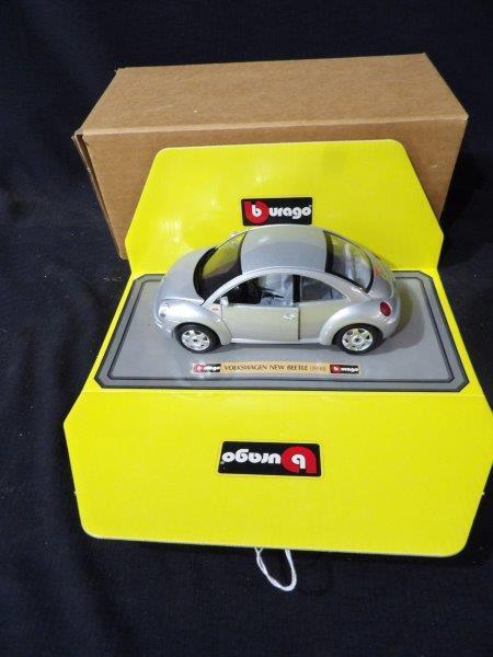Burago 1998 Volkswagen New Beetle (1 of 5)