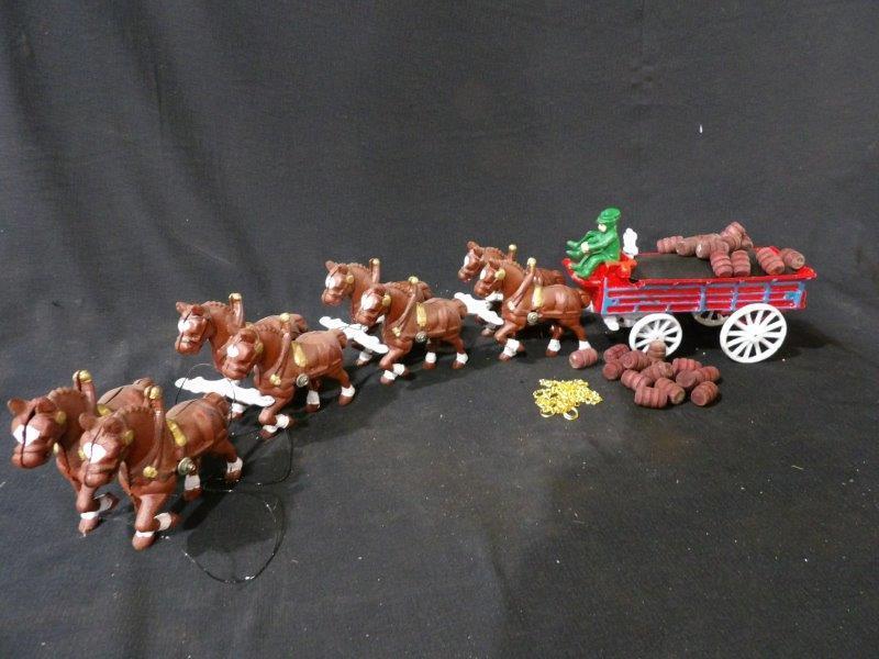 Vintage Cast Iron 8 Horse Drawn Beer Wagon w/ 2 Men Figures and Barrels (1 of 7)