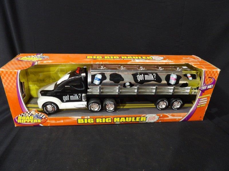 Road Rippers Got Milk Big Rig Hauler w/ Lights and Sounds and Motorized Driving Action (1 of 5)