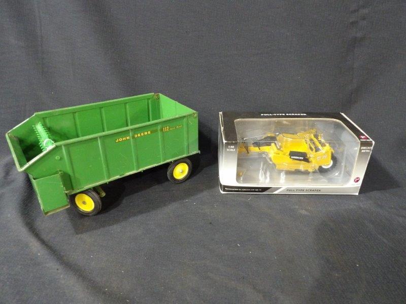Lot of 2 Farm Toys- Ertl JD Chuck Wagon & First Gear Pull Scraper Miskin D-19 (1 of 7)