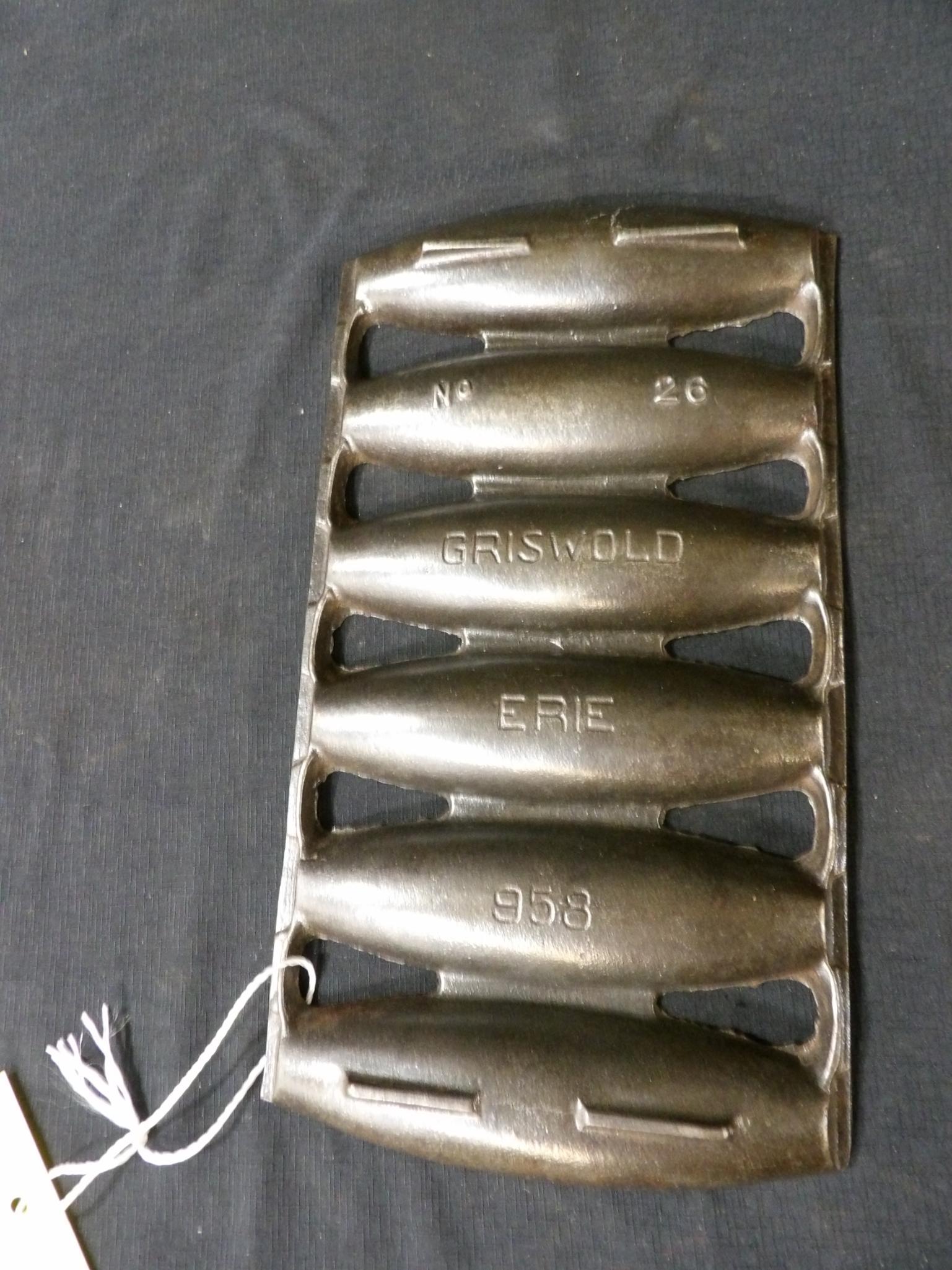 Griswold #26 Vienna roll pan (1 of 3)