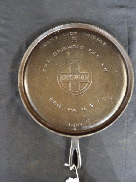 Griswold No. 9 cast iron griddle (1 of 3)