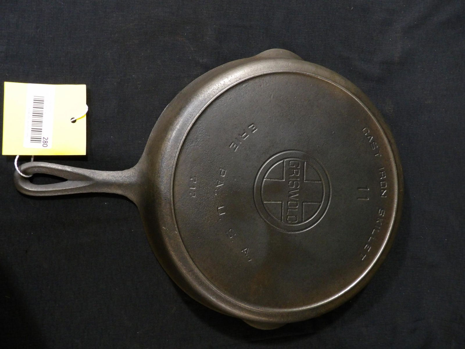 Griswold #11 cast iron skillet (1 of 4)