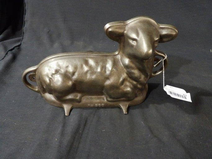 Griswold 866 cast iron lamb mold (0402) on Sep 13, 2022 Atlee Raber