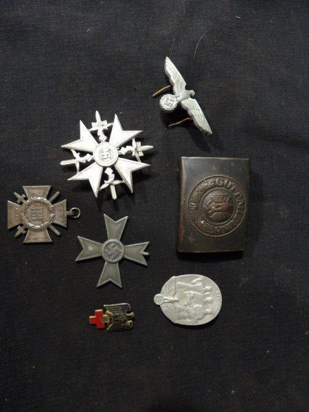 6 WWII German items & 1 WWI pendant (1 of 7)