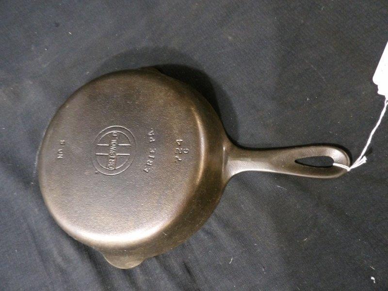 Griswold #5 cast iron skillet: Small Block logo with minor pitting to interior.