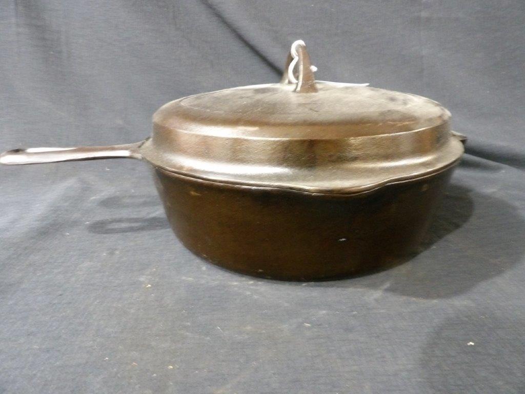 Griswold No. 8 Cast Iron Chicken Fryer 2528 Small Logo with Hinged Lid (1 of 8)