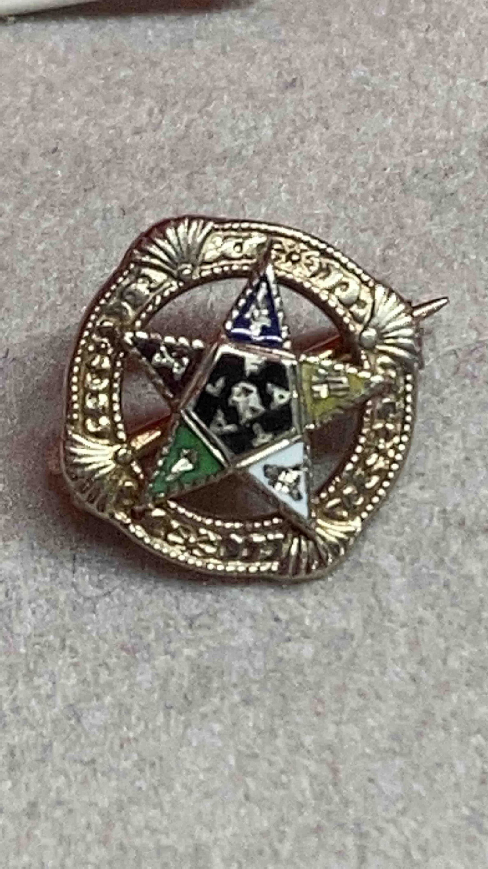 14K EASTERN STAR MASONIC PIN: 1/2 INCH DIAMETER