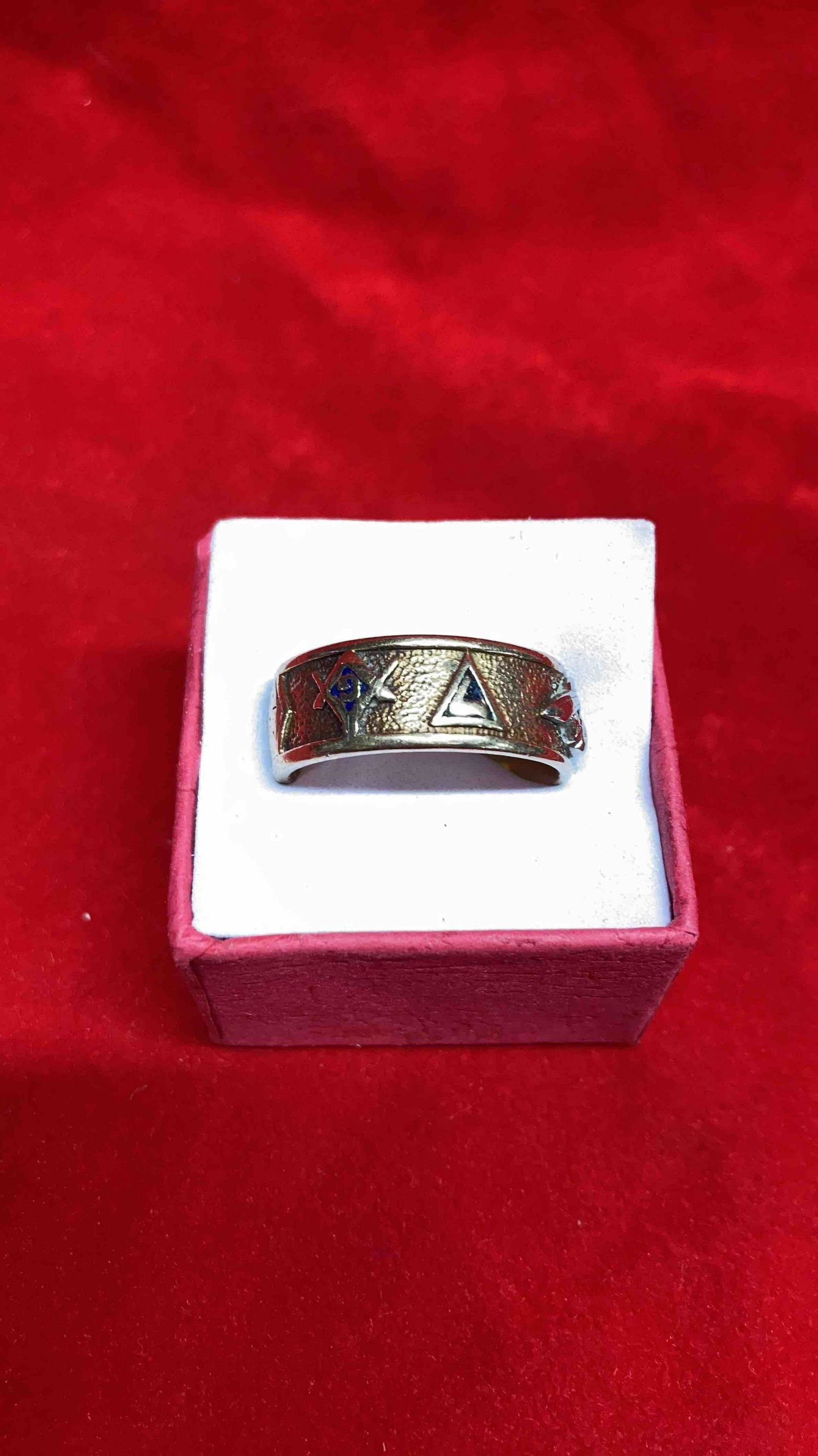 10K GOLD MASONIC RING (1 of 4)