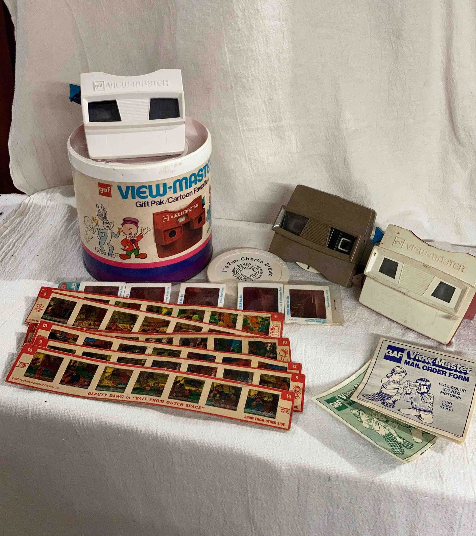 VIEW MASTER LOT (1 of 9)