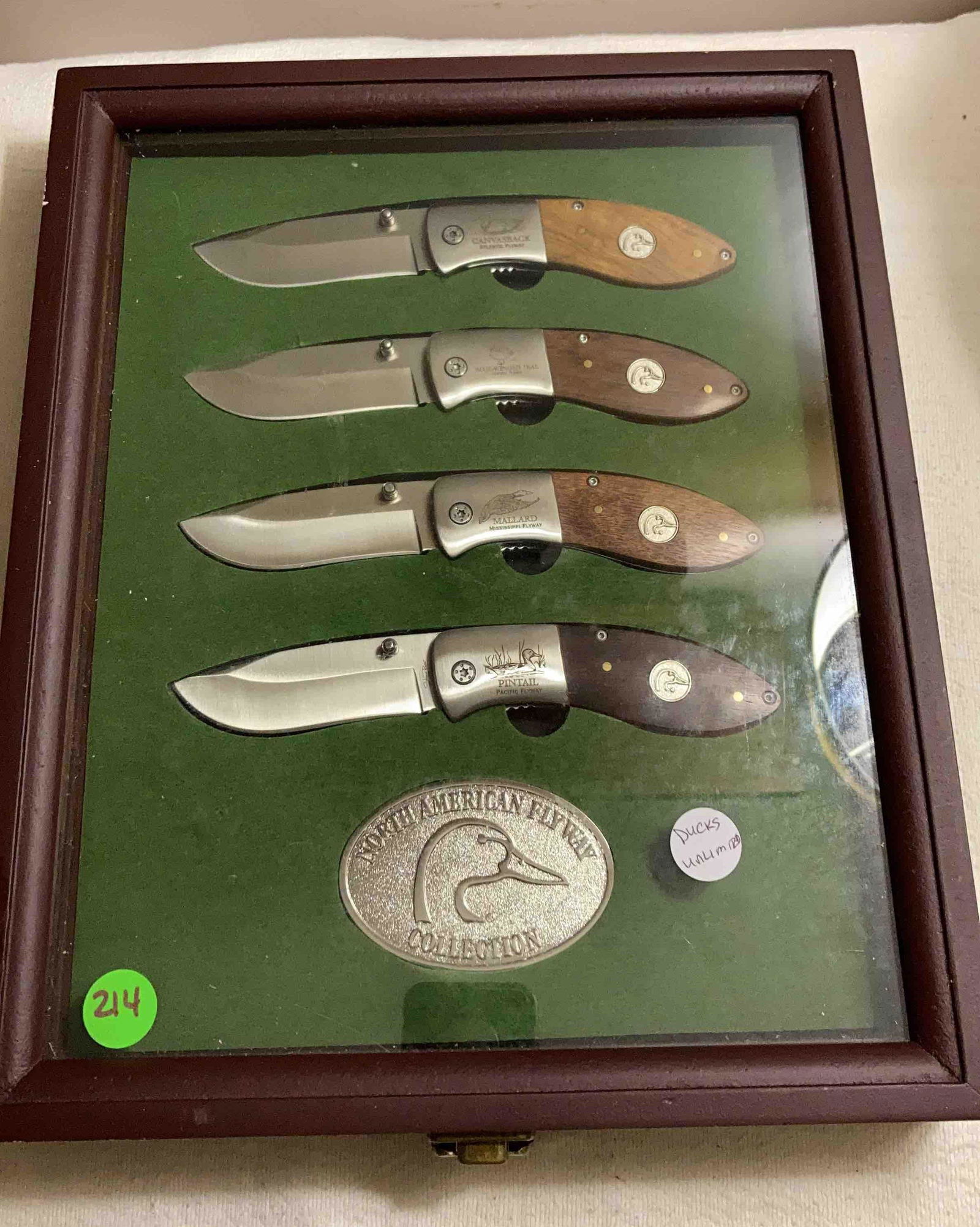DUCKS UNLIMITED FRAMED KNIVE SET (1 of 8)