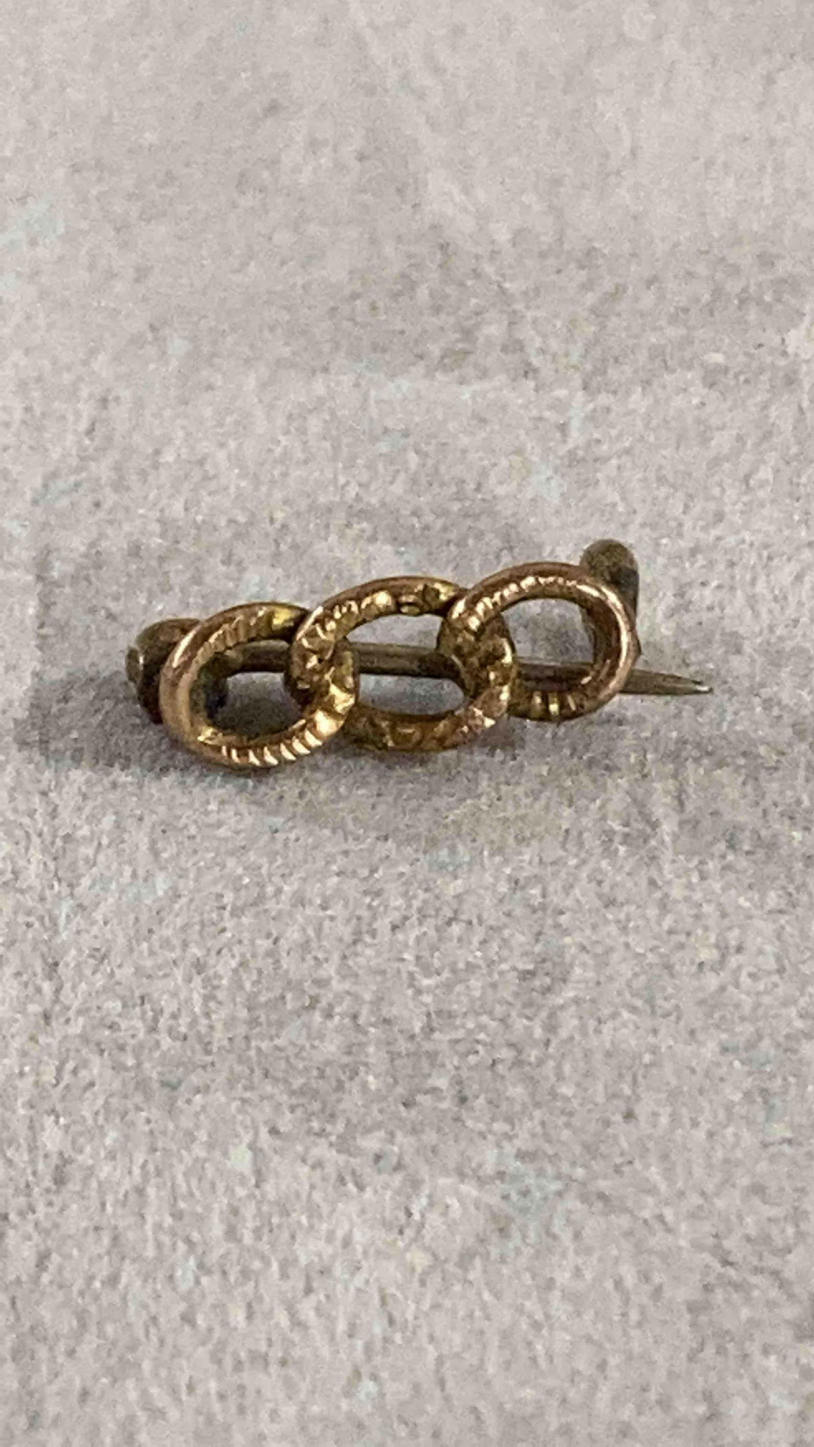 10 K GOLD ODD FELLOWS CHAIN PIN (1 of 3)