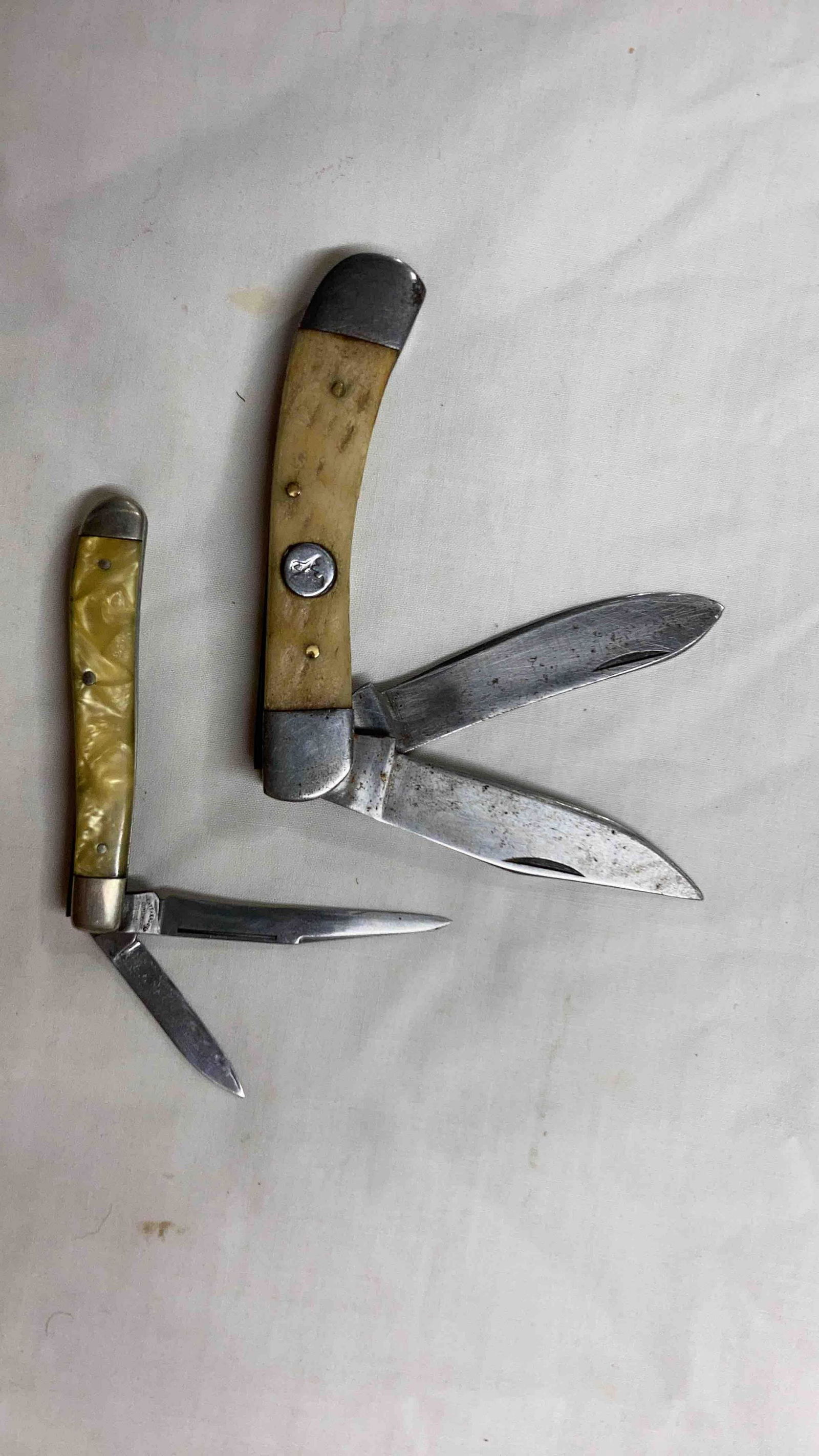 White tail & Cattaraugua Pocket knives (1 of 7)