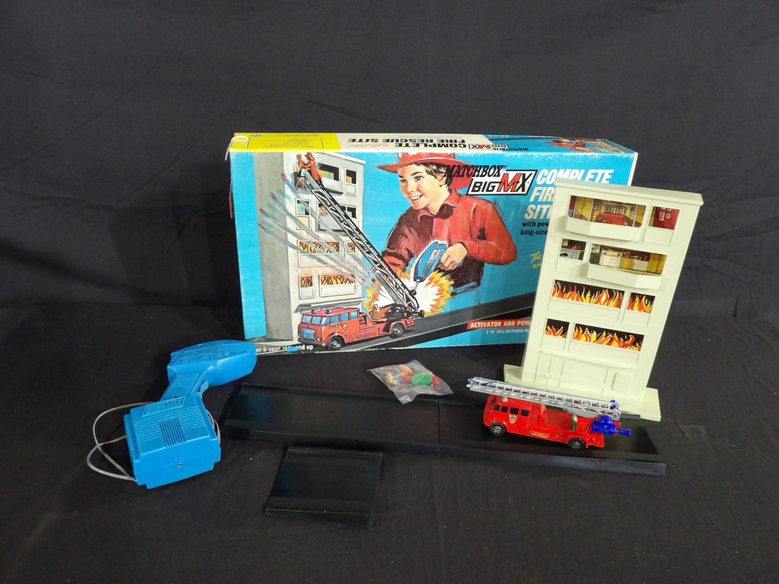 VINTAGE MATCHBOX BIG MX COMPLETE FIRE RESCUE SITE W/ ACTIVATOR AND POWER PACK (1 of 5)