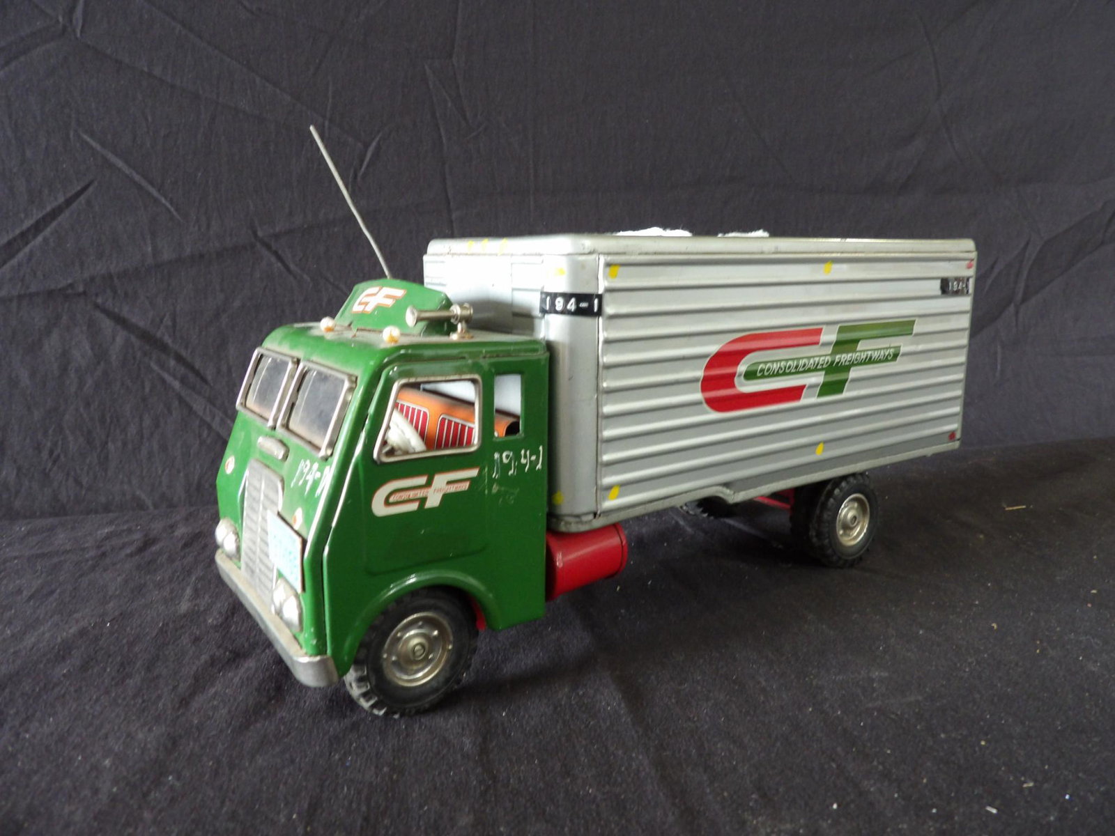 VINTAGE TIN LITHOGRAPH CONSOLIDATED FREIGHTWAYS FRICTION TRUCK AND TRAILER (1 of 4)