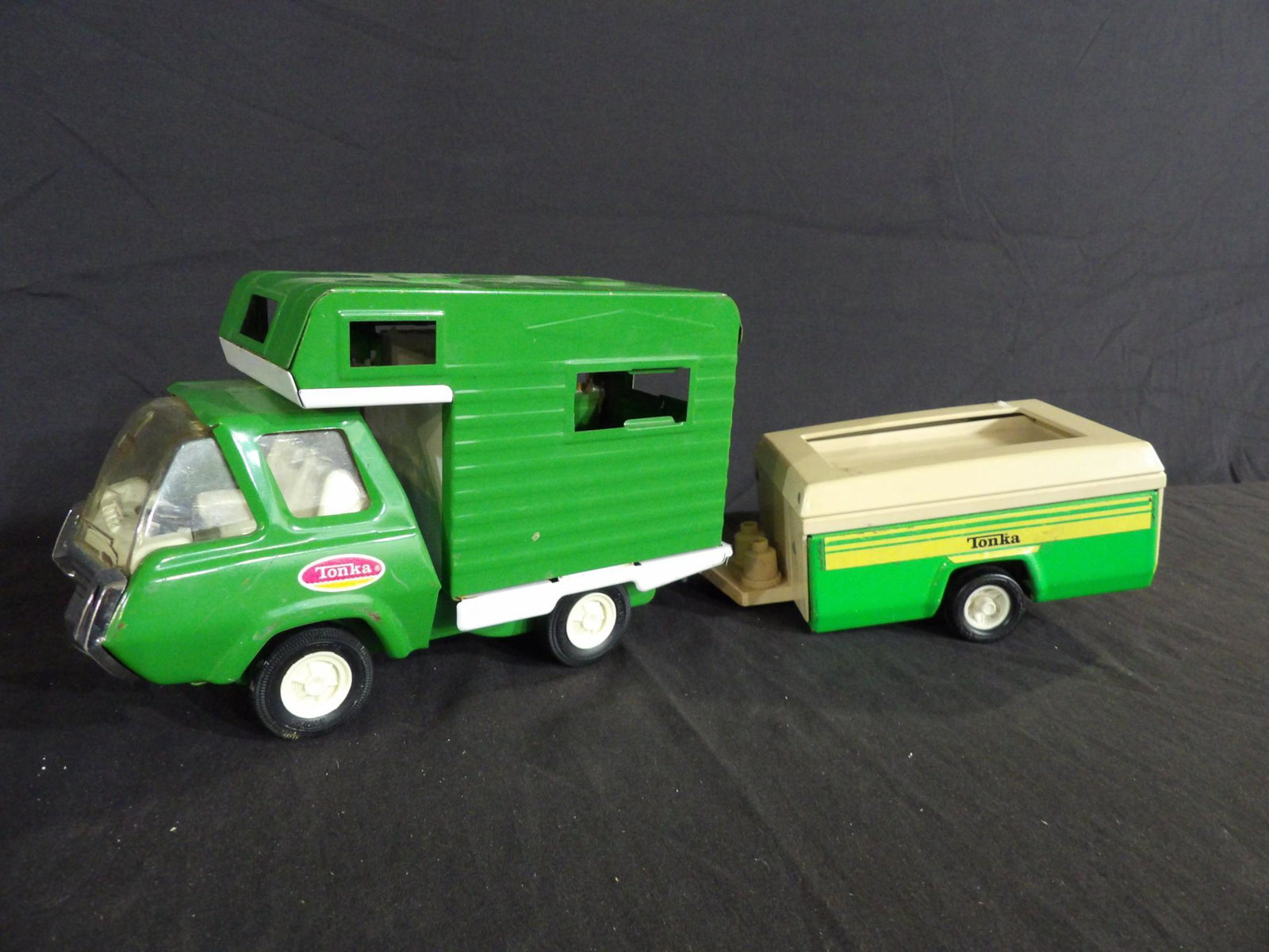 VINTAGE TONKA LOT RV/CAMPER AND PULL ALONG POP UP CAMPER TRAILER (1 of 9)