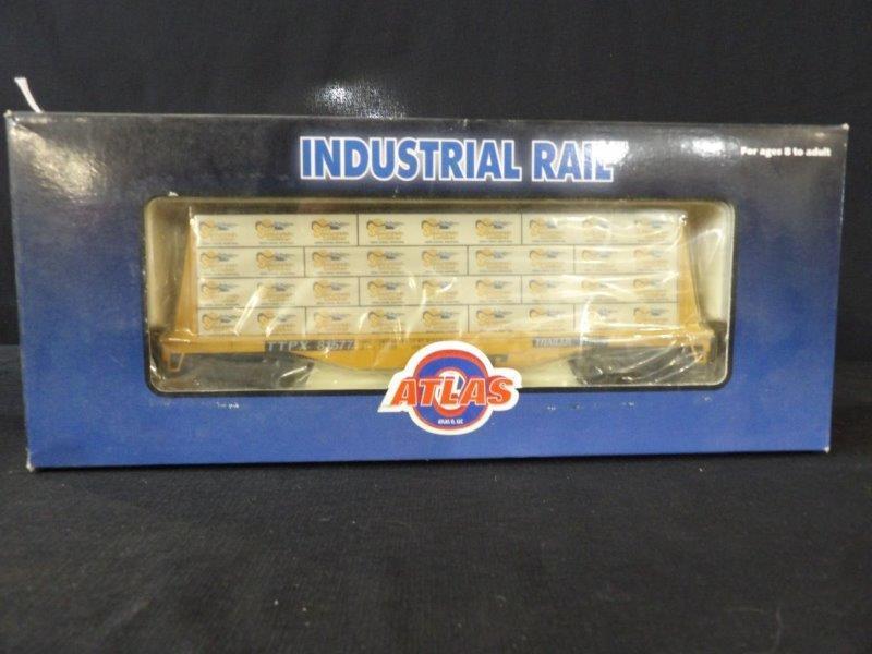 ATLAS INDUSTRIAL RAIL TRAILER TRAIN  FLAT CAR W/ LUMBER LOAD (1 of 3)