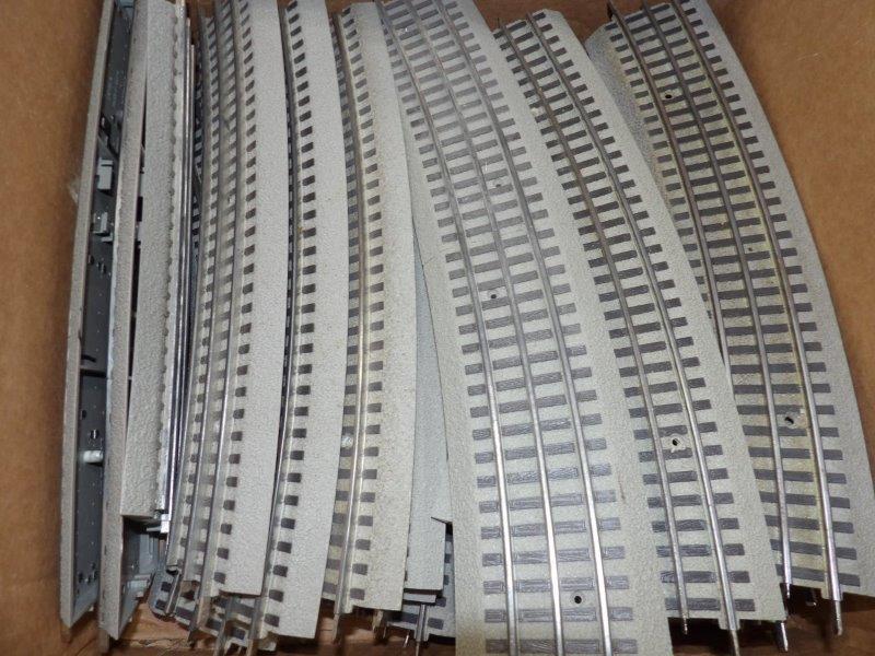 LIONEL LOT OF 3 RAIL FASTRACK STRAIGHT AND CURVED (1 of 3)