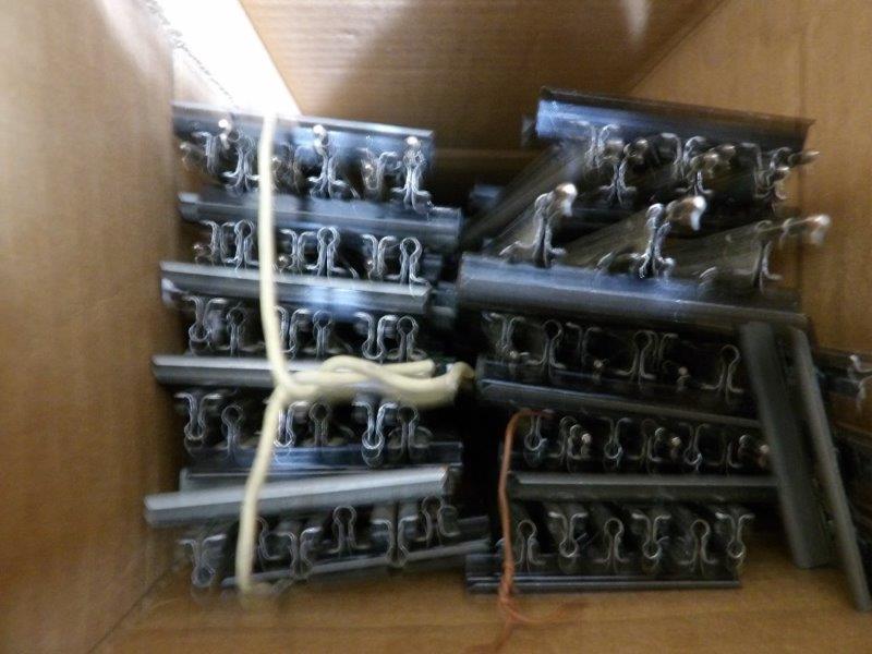 LIONEL LOT OF 3 RAIL STRAIGHT TRACK INC. 15+ PCS: 15+ PCS OF ALL STRAIGHT 3 RAIL TRACK