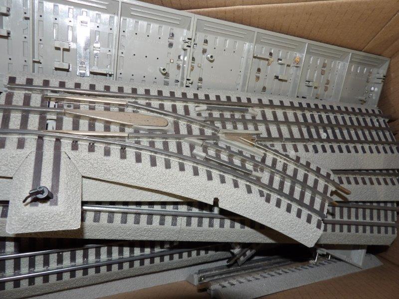 LIONEL LOT OF FASTRACK TRACK INCLUDING STRAIGHT, CURVED AND MANUAL SWITCHES (1 of 5)