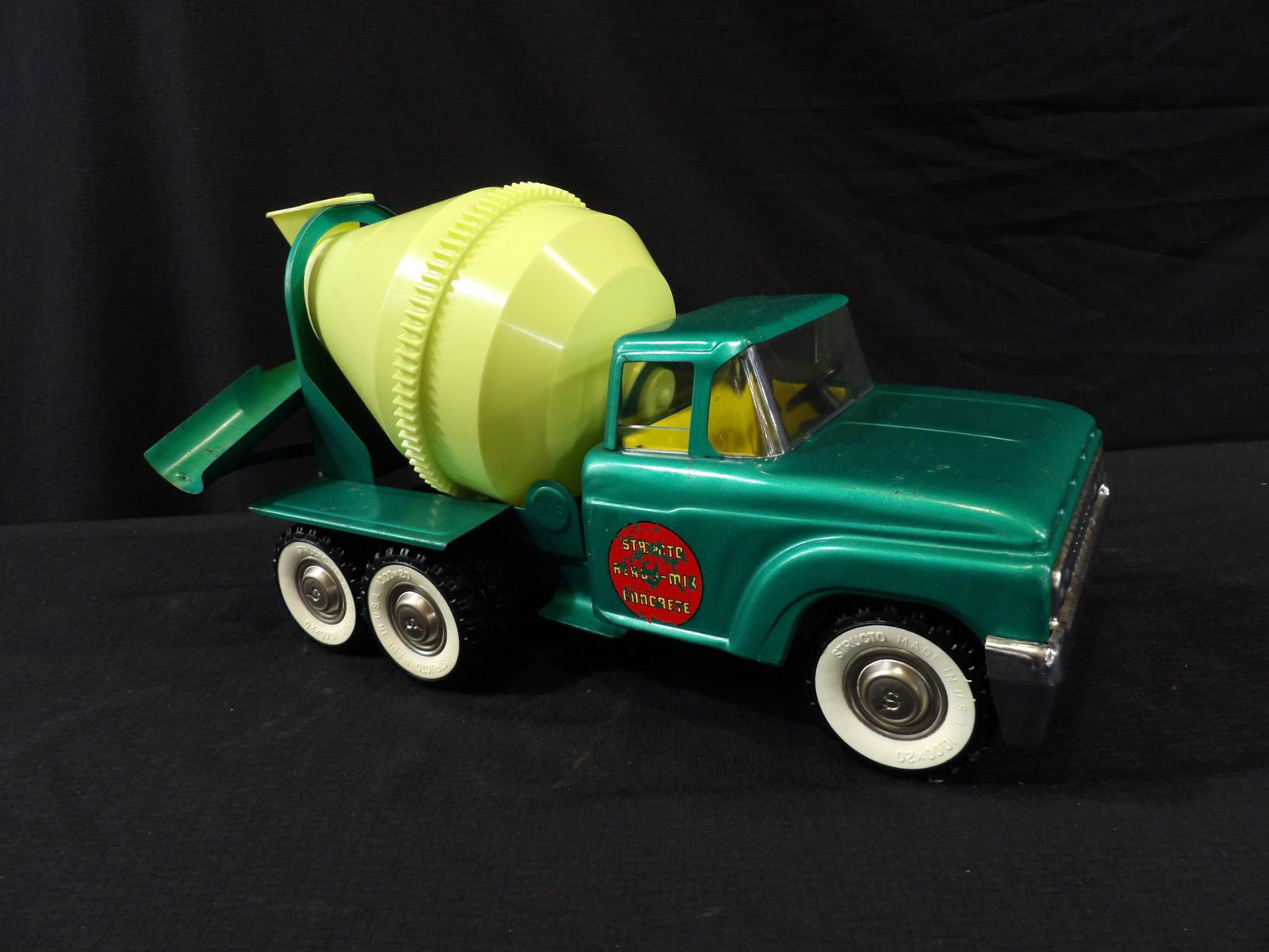 VINTAGE STRUCTO READY-MIX CONCRETE TRUCK (1 of 5)