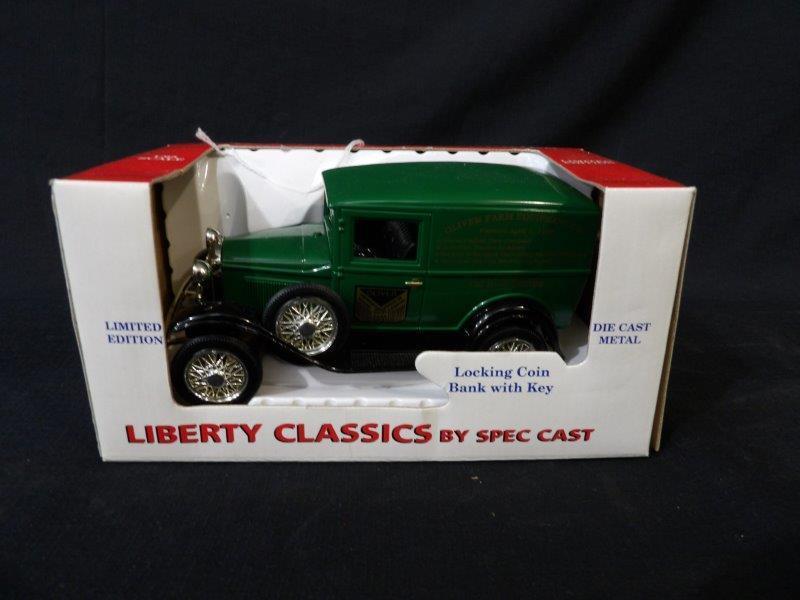 Spec Cast Oliver Farm Equipment Model A Panel Delivery Locking Coin Bank Replica (1 of 4)