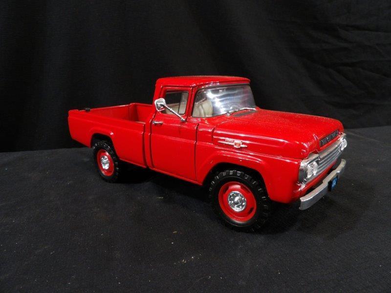 ROAD SIGNATURE 1959 FORD F-250 HIGHLY DETAILED: OUT OF BOX IN PRISTINE CONDITION 1/18 SCALE
