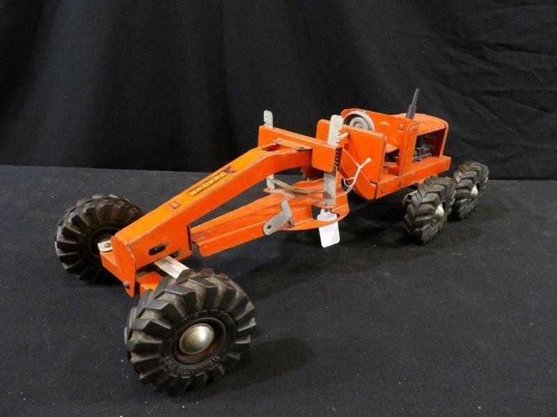 VINTAGE WYANDOTTE TOYS ROAD GRADER (1 of 6)