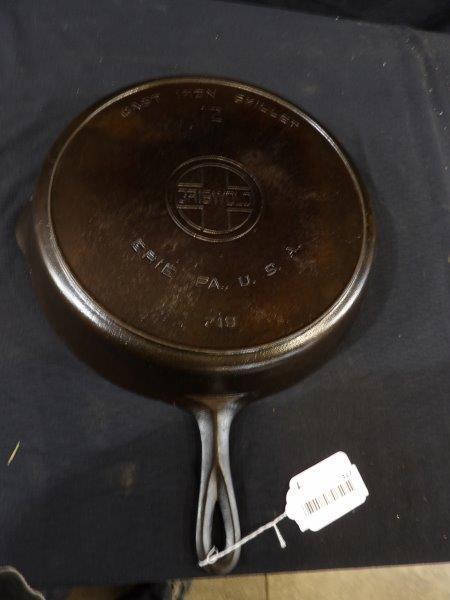 Griswold #12 cast iron skillet (1 of 7)