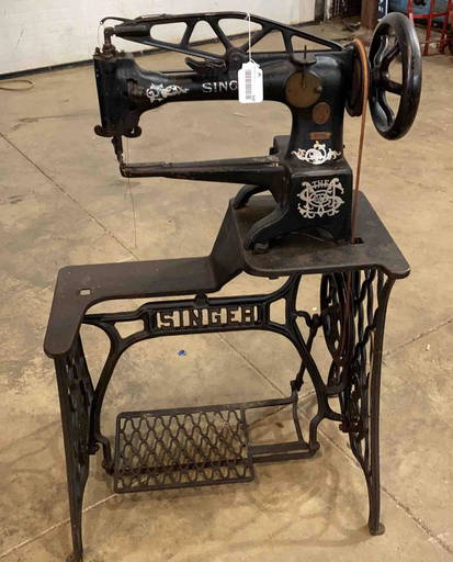 SEWING MACHINE, Tradition 2282, Singer. Miscellaneous - Modern consumer  electronics - Auctionet