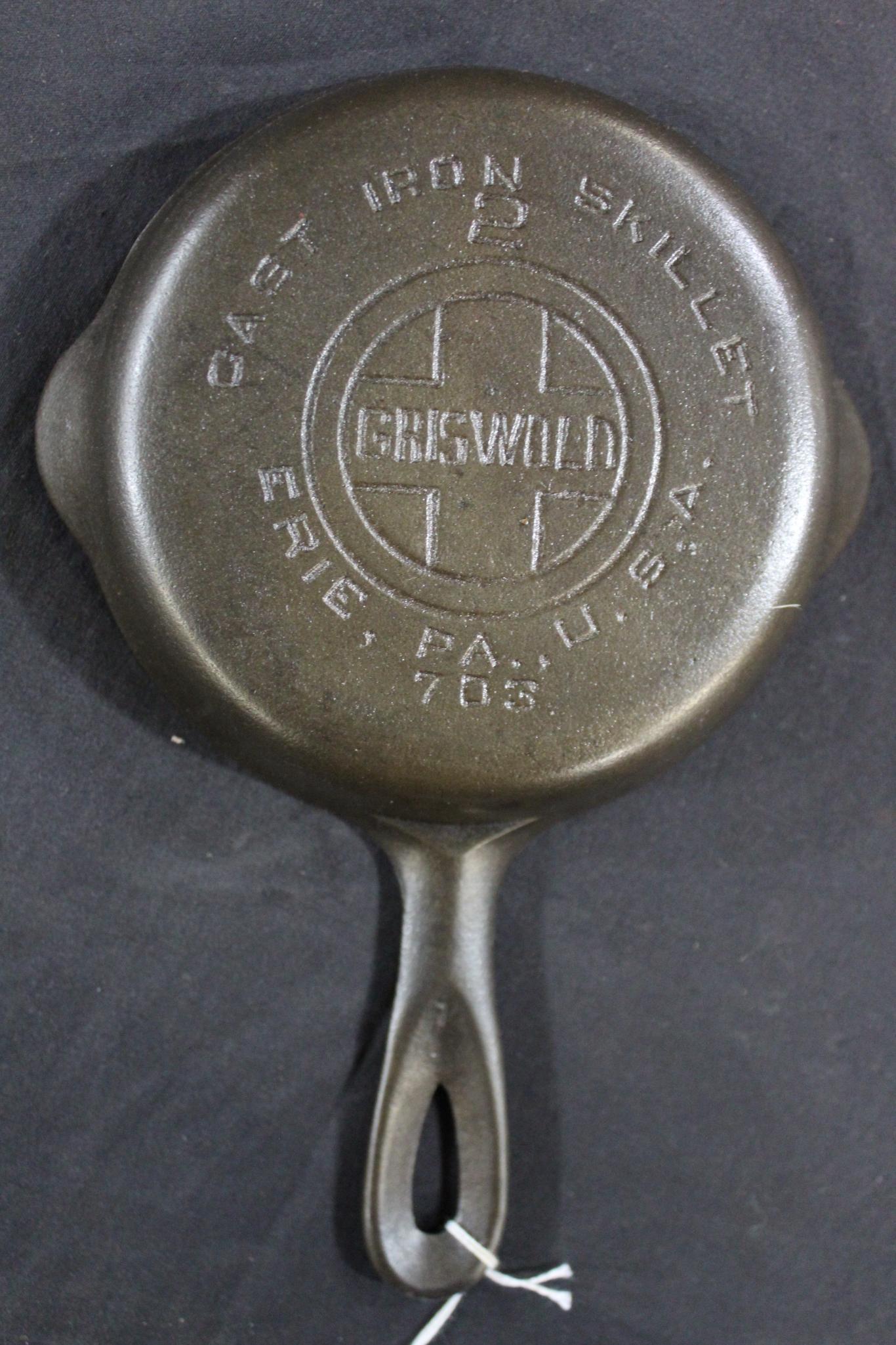 Excellent Griswold #2 cast iron skillet (1 of 3)