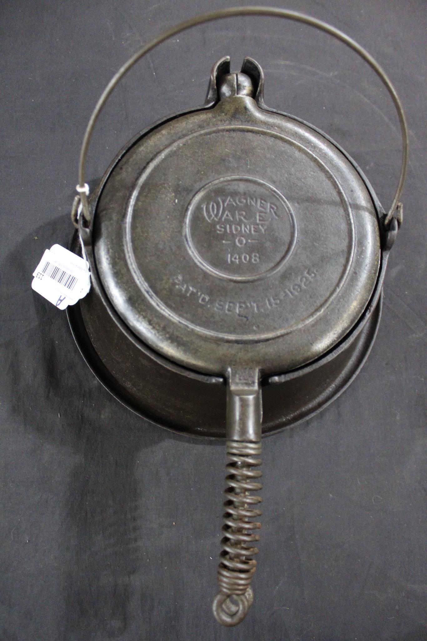 Wagner Ware Sidney, O waffle iron: Is in great clean condition!