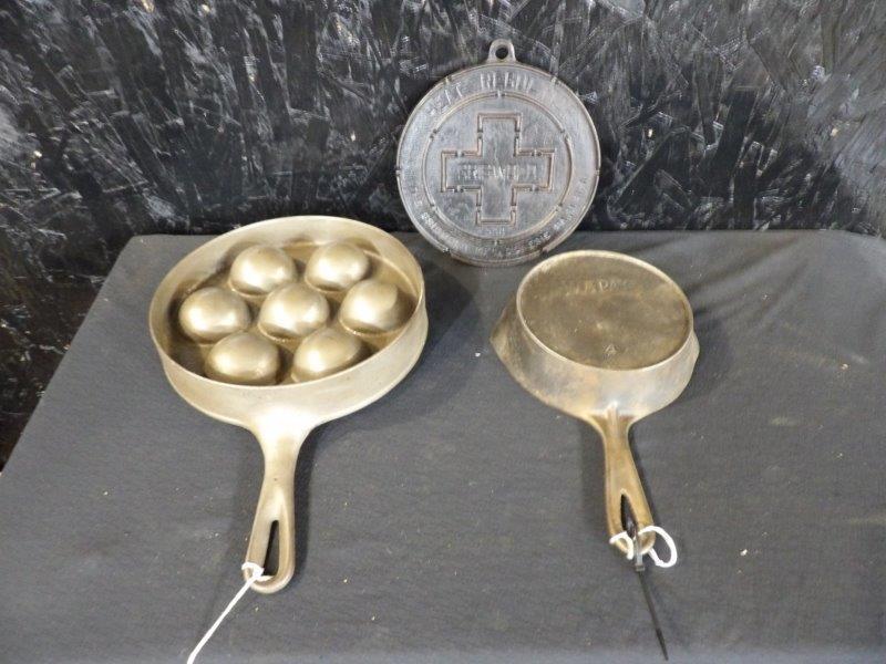 Griswold Aebleskiver, Wapak #4, & Griswold Heat Regulator (1 of 8)