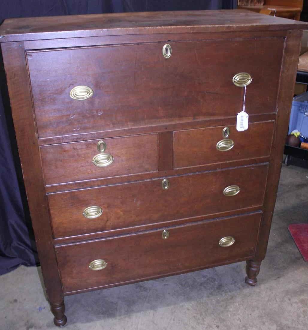 Early American 5- drw chest (1 of 6)